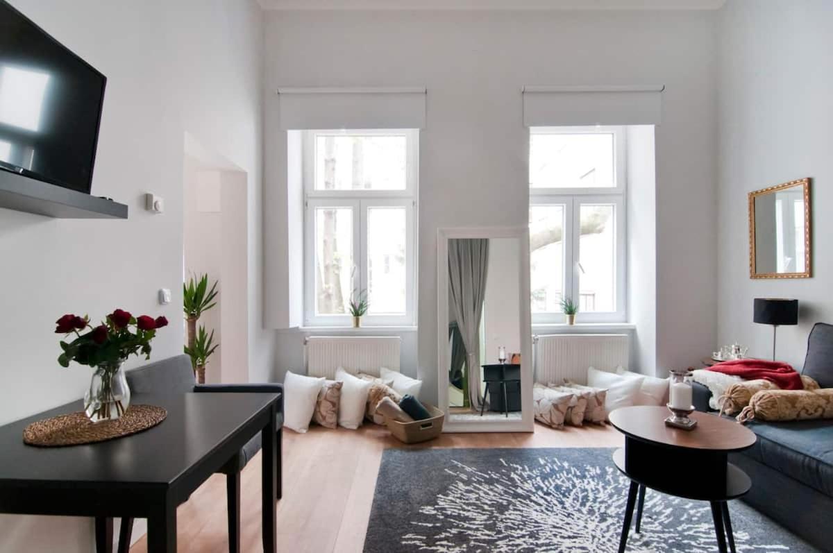 ⍟Luxurious And Bright⍟ 5 Min Walk To City Center Apartment Wien Ngoại thất bức ảnh